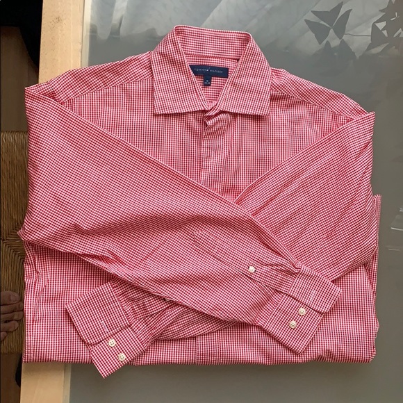 Barely worn Tommy Hilfiger - Long sleeve men’s shirt in plaid red and white - Picture 1 of 3